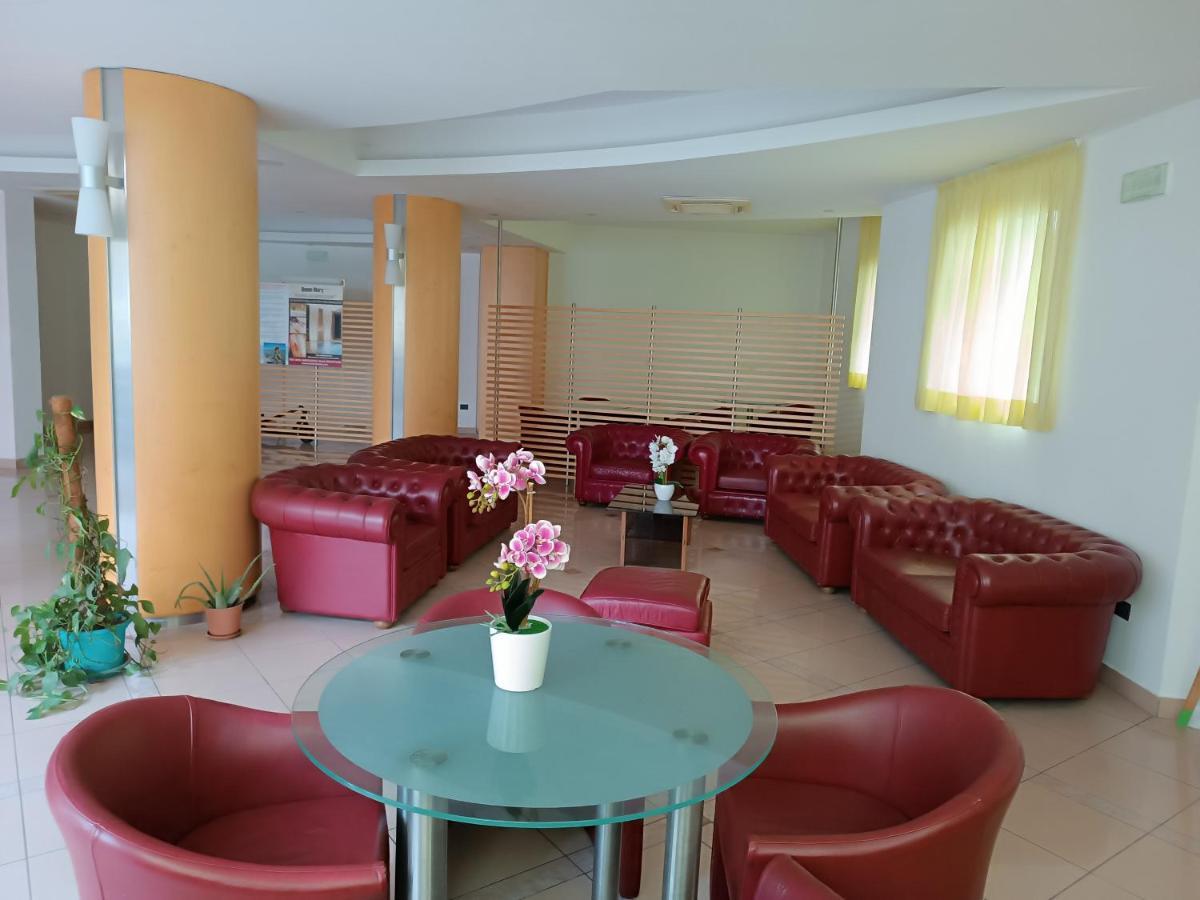 Residence Queen Mary Cattolica Esterno foto